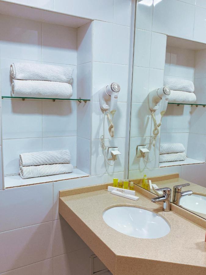 אסטנה Nomad Hotel מראה חיצוני תמונה